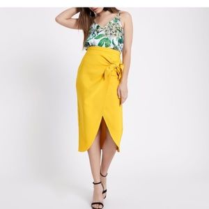 High Waist yellow skirt